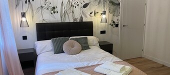 4 minutes walk from the subway, 3 bedrooms with en suite bathroom