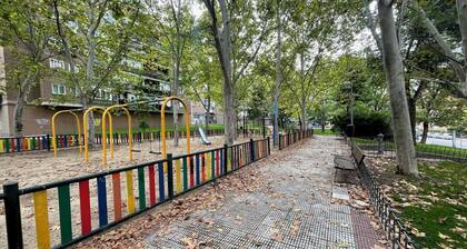 4 minutes walk from the subway, 3 bedrooms with en suite bathroom