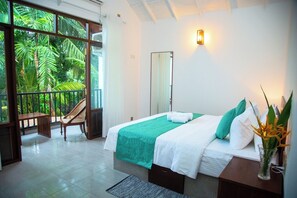 Chambre Double Deluxe, balcon, vue fleuve | Bureau, fer et planche à repasser, Wi-Fi gratuit