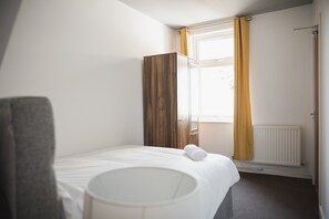 Room - Room in Guest Room - Large Double Room in Leicester (Leicester)