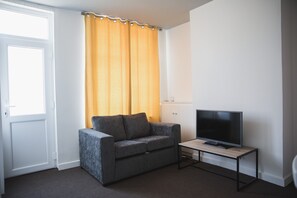 Shared Dormitory, 1 Bedroom, City View | Interior - Room in Guest Room - Large Double Room in Leicester (Leicester)