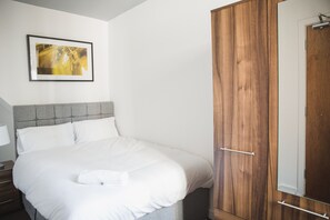 Room - Room in Guest Room - Large Double Room in Leicester (Leicester)