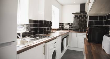 Room in Guest Room - Large Double Room in Leicester