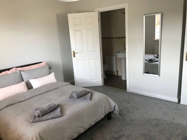 獨棟房屋 | 3 間臥室、免費無線上網、床單