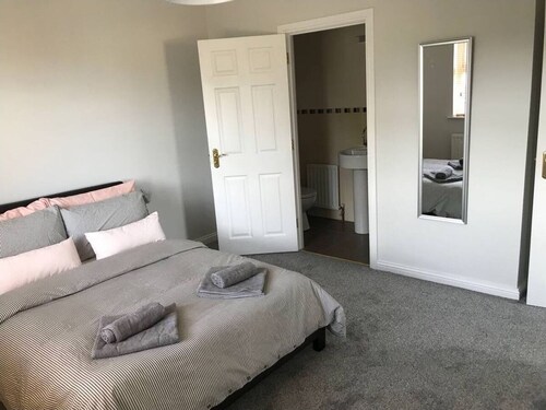 Portrush - 3 Bed - 2 Bath - Parking - Pet Friendly