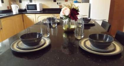 Room in Guest Room - Comfortable Single Room in Coventry