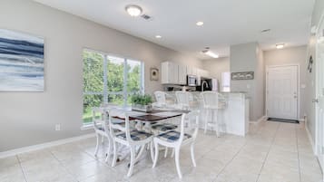 Townhome, Multiple Beds (Gulf Walk 506) | Dining