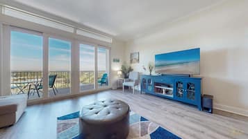 Apartment, 1 King-Bett und Schlafsofa (Laketown Wharf 2135) | Wohnbereich | Fernseher
