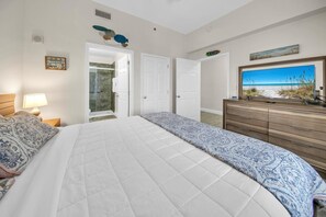 Condo, 1 King Bed with Sofa bed (Laketown Wharf 2135)