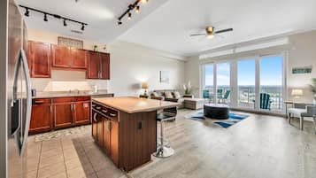 Kondominium, 1 Tempat Tidur King dengan tempat tidur Sofa (Laketown Wharf 2135) | Interior