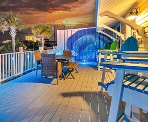 Casa, varias camas (Coastal Bliss) | Restaurante al aire libre