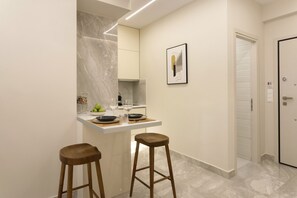 Coffee/tea maker, cookware/dishes/utensils - Elegant Minimal Studio in Kerameikos (Athens)
