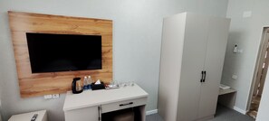 Classic Single Room | Premium bedding, in-room safe, iron/ironing board, free WiFi