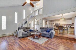 Smart TV - Fantastic 3-bedroom house in Tobyhanna close to all major attractions. (Tobyhanna)