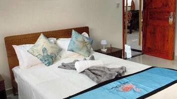 2 bedrooms, in-room safe, iron/ironing board, free WiFi