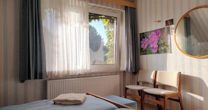 Charming 2-bedroom house with WiFi, fitness room in serene Jesteburg