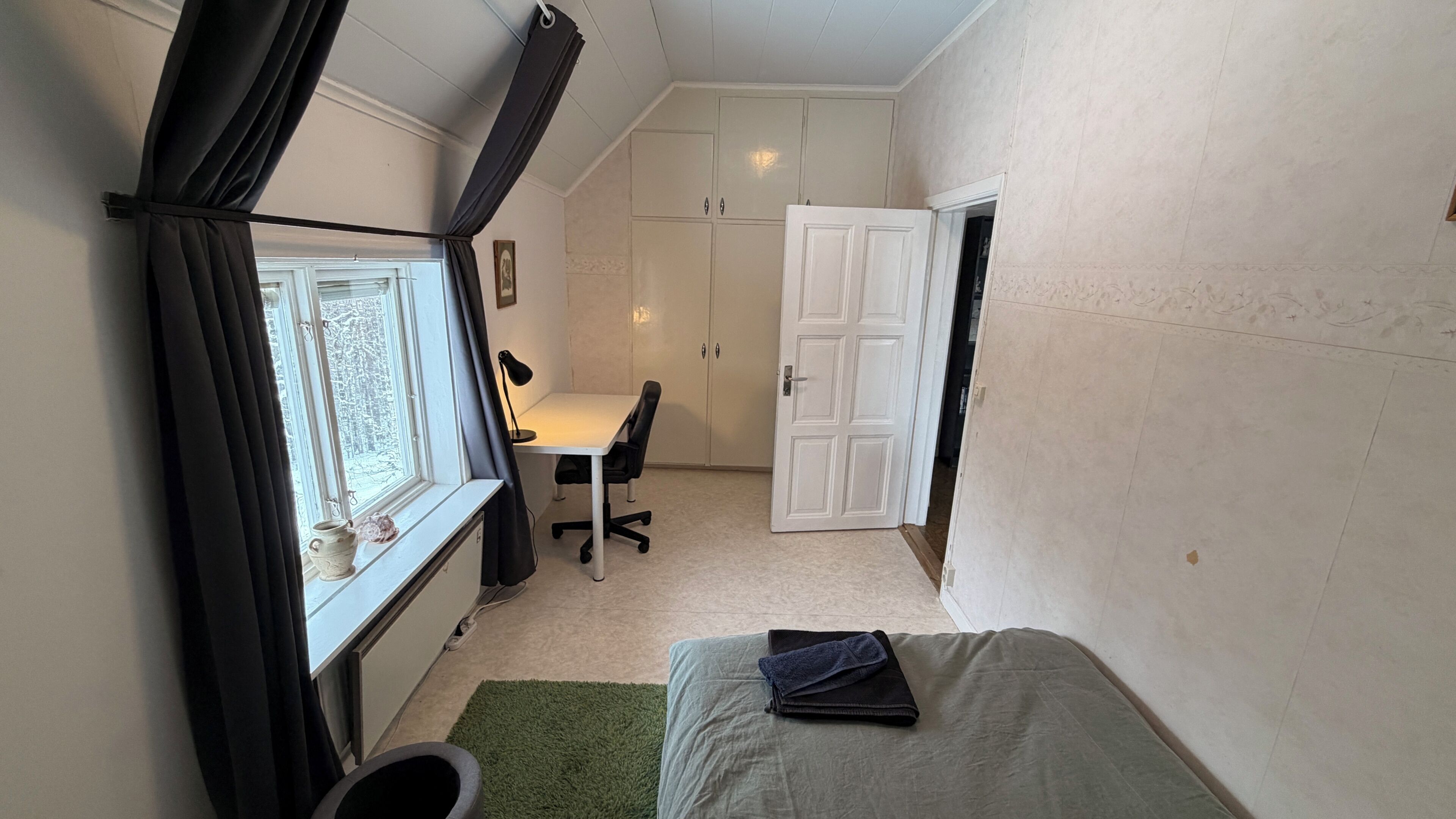 5 habitaciones, tabla de planchar con plancha, wifi y ropa de cama 