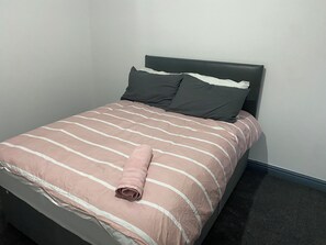 1 bedroom - Room in Guest Room - Double Room in Coventry City Centre (Coventry)