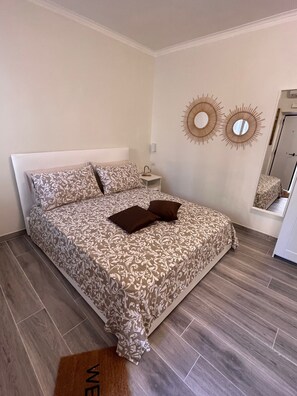 1 bedroom, iron/ironing board, WiFi, bed sheets - Independent apartment, private garden on ViaAurelia area Vaticano City (Roma)