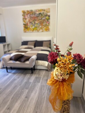1 bedroom, iron/ironing board, WiFi, bed sheets - Independent apartment, private garden on ViaAurelia area Vaticano City (Roma)