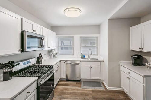 Charming Family home near Great Lakes Naval Base!