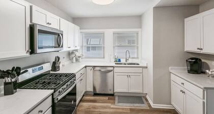 Charming Family home near Great Lakes Naval Base!