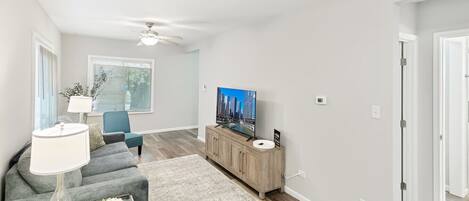 Smart TV, table tennis