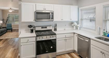 Charming Family home near Great Lakes Naval Base!