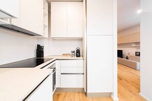 Kühlschrank, Ofen, Herdplatte, Geschirrspüler