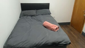 Unclassified image, 4 of 23, button - Room in Guest Room - Comfortable Room in Coventry City Centre (Coventry)