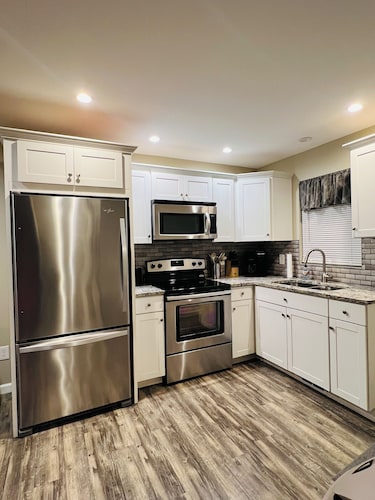 7 minute walk from the strip!