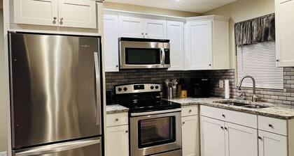 7 minute walk from the strip!