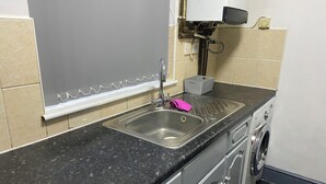 Interior - Room in Guest Room - Spacious Room in Coventry City Centre (Coventry)