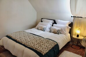 2 soverom, skrivebord, strykejern/-brett og wi-fi