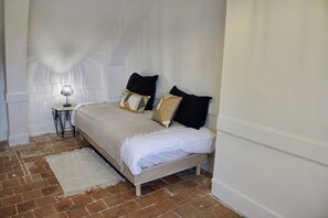 2 Schlafzimmer, Schreibtisch, Bügeleisen/Bügelbrett, WLAN