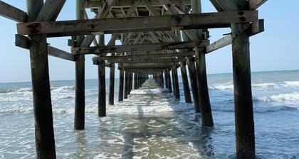 Cozy condo, ocean front, walk to restaurants and shops - Cherry Grove