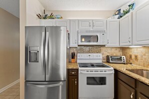 Condo, Multiple Beds (Romar Place 305) | Private kitchen | Oven