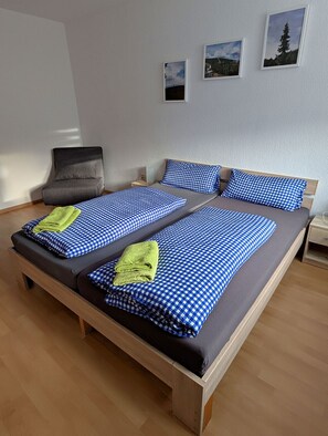 1 Schlafzimmer, Reisekinderbett, kostenloses WLAN, Bettwäsche