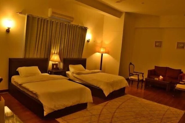 Soundproofing, iron/ironing board, free WiFi - New Hotel Couple In Karachi (Karachi)