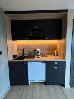 Fridge, microwave, stovetop, coffee/tea maker - Self-contained Zen apartment with garden + Parking (Cornille)