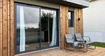 Self-contained Zen apartment with garden + Parking