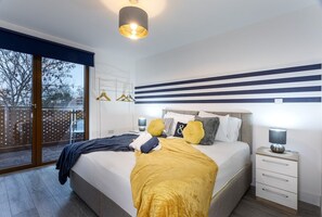 2 bedrooms, iron/ironing board, free WiFi, bed sheets - Cosy 2-Bed Apt w/Parking, nr Harry Potter & London (Hertfordshire)