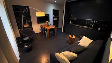 2 Schlafzimmer, Schreibtisch, Bügeleisen/Bügelbrett, Reisekinderbett