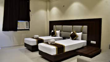 Luxury Double Room, Balcony, City View | Desk, laptop workspace, soundproofing, free WiFi