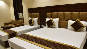 Luxury Triple Room | Desk, laptop workspace, soundproofing, free WiFi