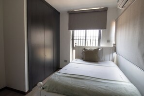 2 dormitoris, planxa i posts de planxar, wifi i roba de llit 