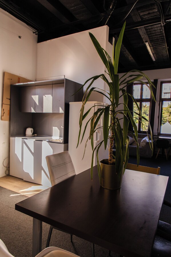 Minibar, free WiFi, bed sheets - Blue Lotus Apartments (Bratislava)