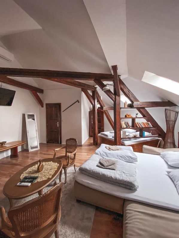 Chambre Familiale, non-fumeur, salle de bains privée