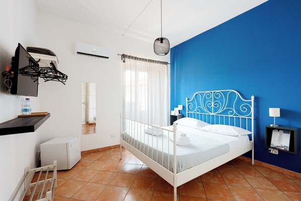 10 bedrooms, iron/ironing board, WiFi, bed sheets