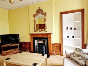 Televisie en een open haard